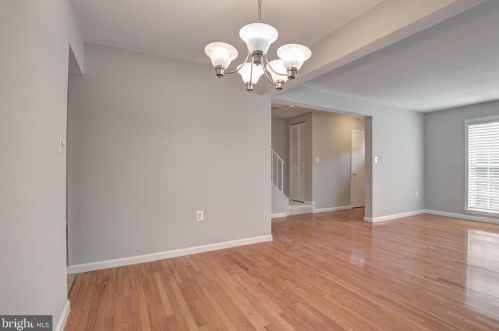 5601 Castlebury Ct, Springfield VA  22015-1883 exterior