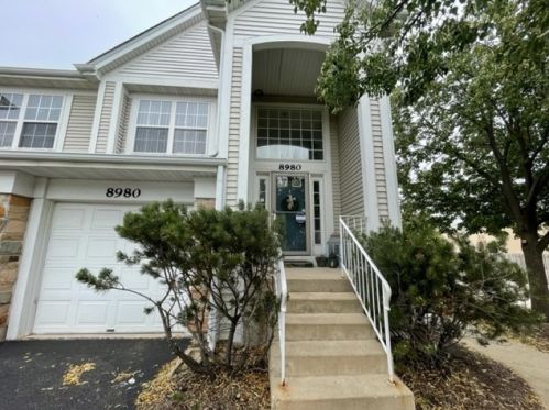 8980 Heathwood Cir, Niles, IL 60714-5815