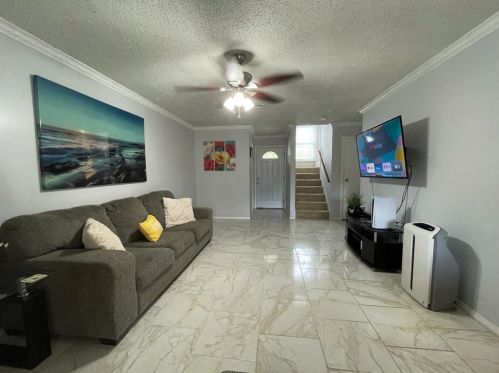 2067 Clubview Dr, Carrollton, TX 75006-1746