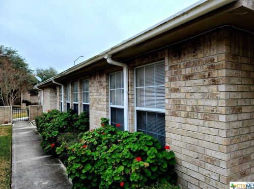 128 Gardenridge Dr, Seguin TX exterior