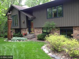 3440 Larchwood Dr, Hopkins, MN 55345-1126