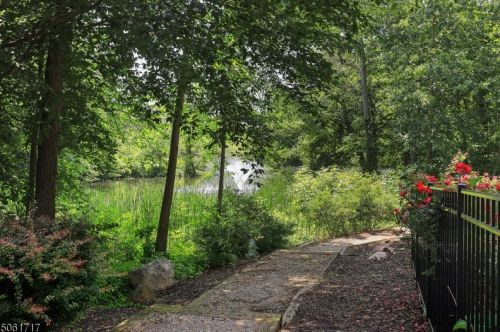 191 Riveredge Dr, Chatham Township, NJ 07928-3115