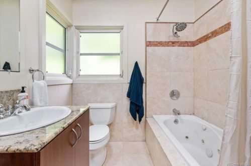 3809 Tantalus Dr, Honolulu HI  96813-1203 exterior