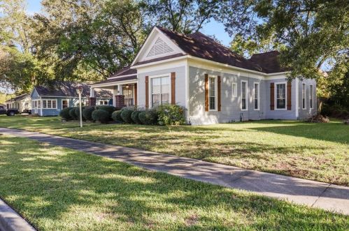 212 Orange St, Angleton, TX 77515-5922