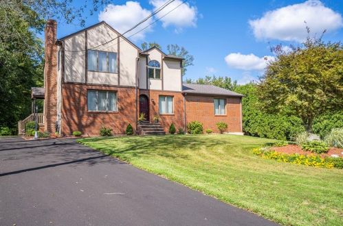 80 Saxony Ave, Tiverton, RI 02878-2715