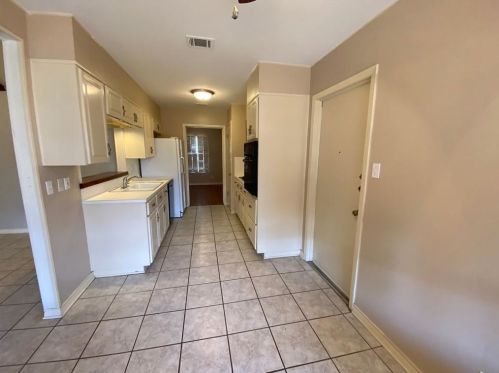 8709 Donna Gail Dr, Austin TX  78757-6955 exterior