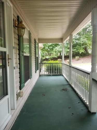 302 Shenandoah Dr, Cleveland, GA 30528-8719