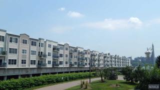 141 The Promenade, Edgewater NJ  07020-2118 exterior