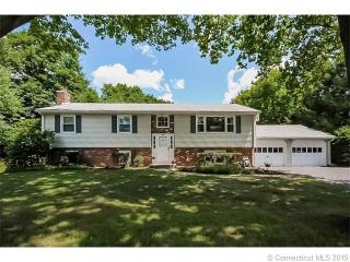 942 Ott Dr, Cheshire, CT 06410-4228