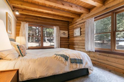 10691 Jeffrey Way, Truckee CA  96161-2518 exterior