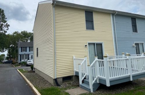 31 Dayna Ct, Perth Amboy, NJ 08861-3058