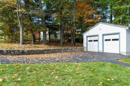 93 Langholm Dr, Nashua, NH 03062-3071
