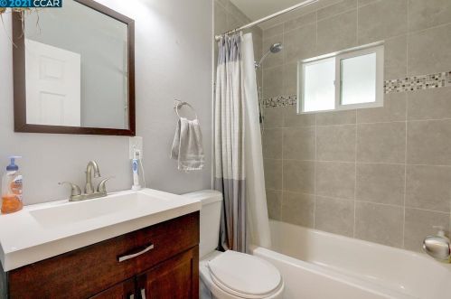 1307 Sunshine Dr, Concord CA  94520-4038 exterior