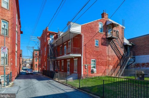 126 Walnut St, Lancaster PA  17602-5043 exterior