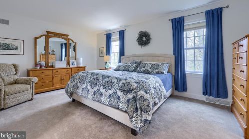 3 Twin Oaks Holw, Lancaster PA  17601-2234 exterior