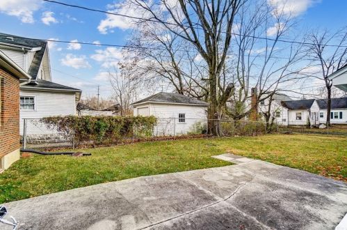 221 Parkwood Ave, Springfield OH  45506-2702 exterior