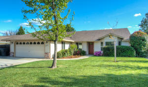 2437 Maywood Ln, Redding, CA 96003-7343
