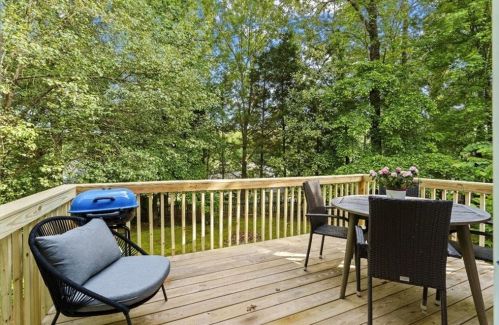 842 Eagle Glen Xing, Holly Springs GA  30189-6958 exterior