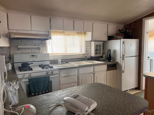 1412 Stone Ave, Pueblo, CO 81004-3454