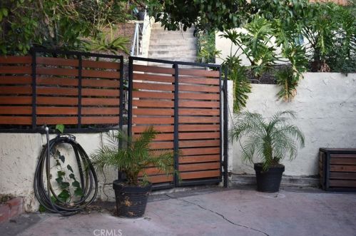 5092 Myrtle Ave, Riverside CA  92506-1423 exterior