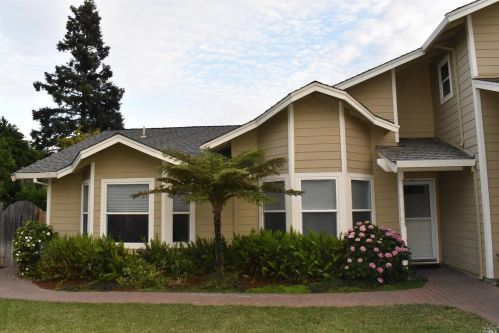 121 Orlando Ct, Vacaville, CA 95687-3323