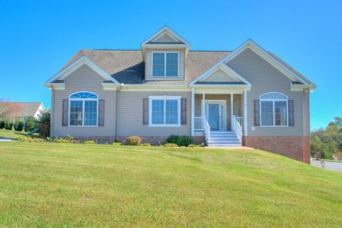105 Cedar Bluff Dr, Christiansburg, VA 24073-1280