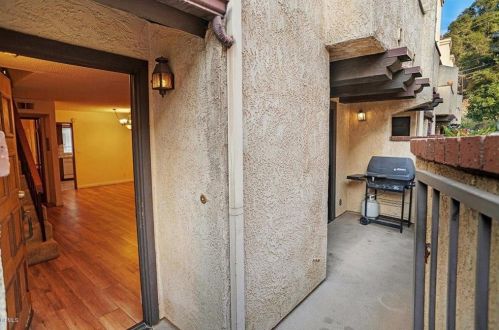 3924 Park Pl, Montrose, CA 91020-1639