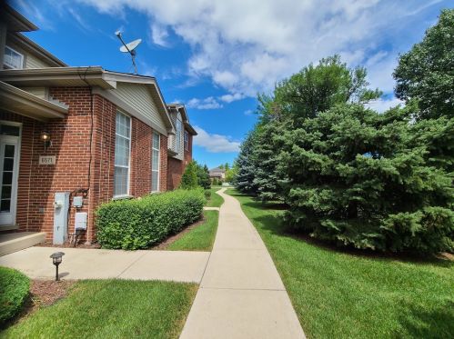 6571 Pine Lake Dr, Tinley Park, IL 60477-5532