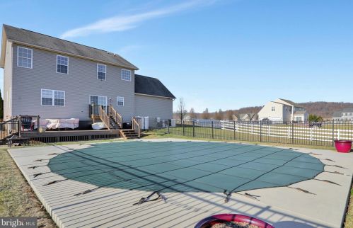 67 Tinning Ct, Hedgesville WV 25427-7367 exterior