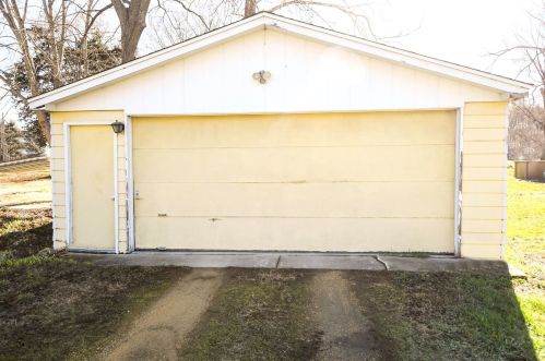 916 Douglas Ave, Nelson IL  61021-2639 exterior