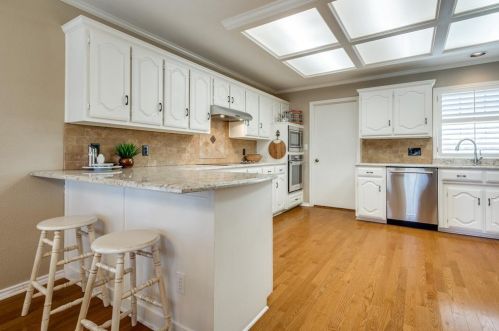 2321 Highland Hts Ln, Carrollton TX 75007-2033 exterior