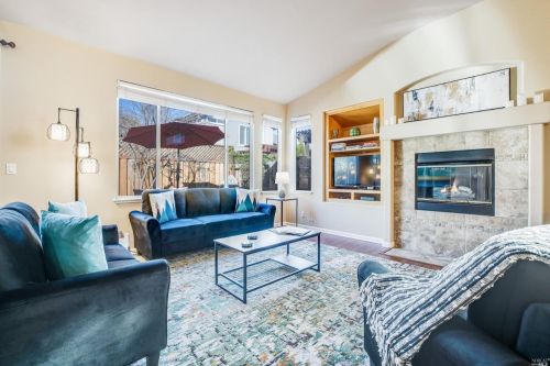 7127 17th Hole Dr, Windsor, CA 95492-9759