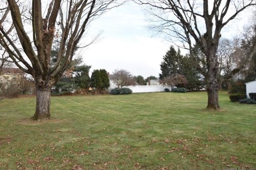 34 Knollwood Rd, Hartford, CT 06118-1732
