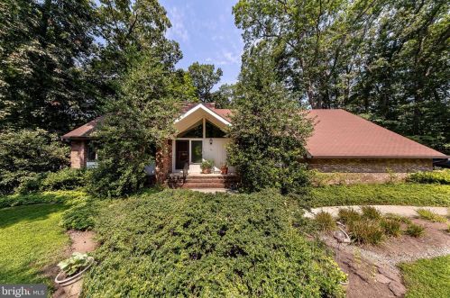 68 Lochatong Rd, Trenton, NJ 08628-1606
