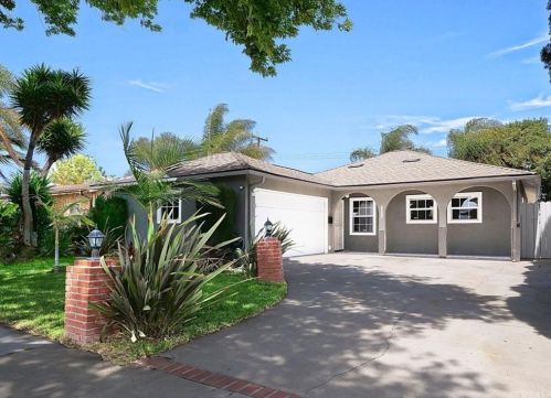 3845 146th St, Hawthorne, CA 90250-8323