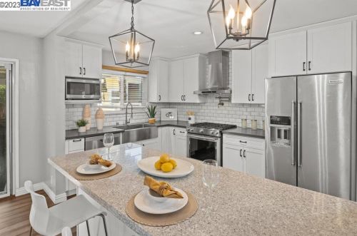 7564 Burnham Way, Pleasanton, CA 94568-1734