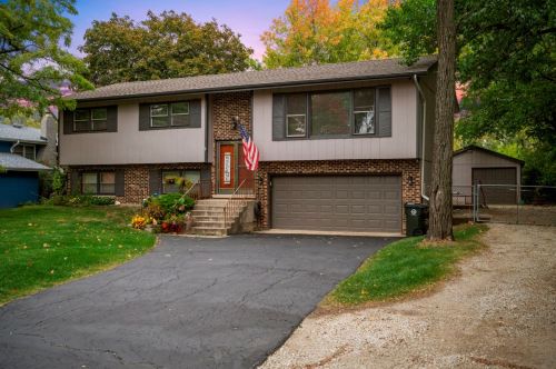 236 79th St, Willowbrook IL  60527-2402 exterior