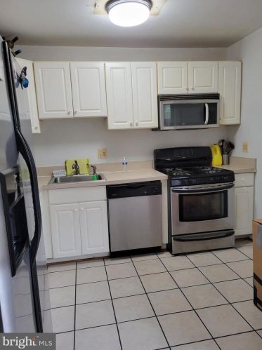 2208 Gingell Pl, Herndon, VA 20170-4316