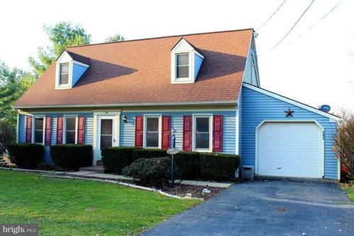 482 Maple St, Ephrata, PA 17522-2196