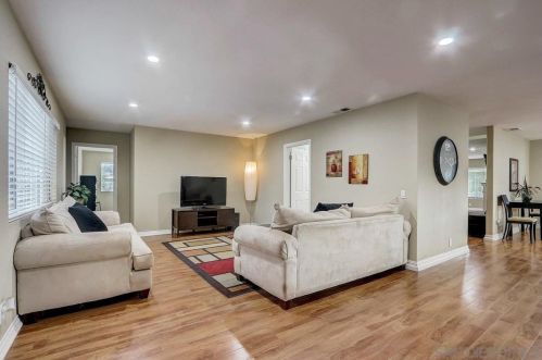 145 El Valle Opulento, Vista CA 92083-7708 exterior