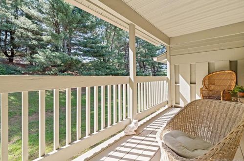 1401 Summer Hill Dr, Wapping CT  06074-2877 exterior