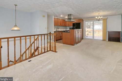 8290 Morning Dew Ct, Springfield VA  22153-3812 exterior