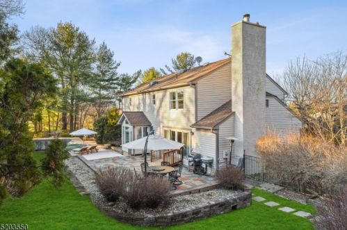 155 Overhill Way, Berkeley Heights NJ  07922-2659 exterior