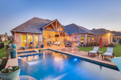 3328 Clubview Dr, Argyle TX 76226-2113 exterior