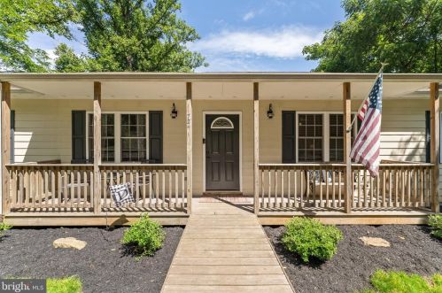 724 High Top Rd, Linden, VA 22642-5433