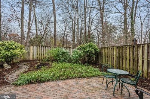 1561 Brookshire Ct, Herndon, VA 20190-4202