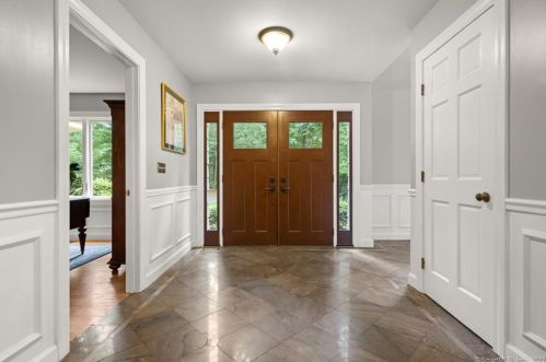 11 Blenheim Ter, Farmington, CT 06032-1454