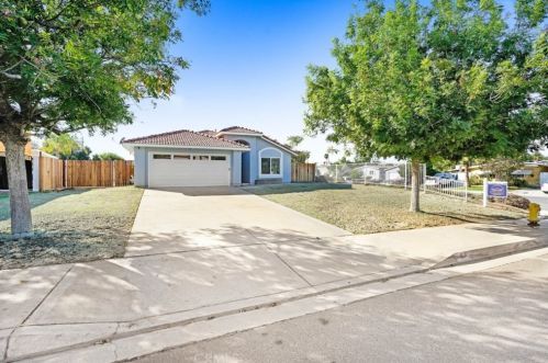 404 Burney St, Rialto, CA 92376-6788