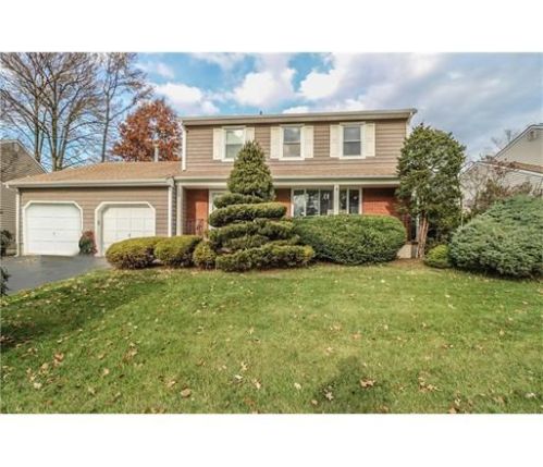 7 Paddock Ct, Edison, NJ 08820-2985