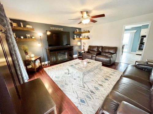 11532 Burgess Ave, Hazelwood, MO 63044-3011